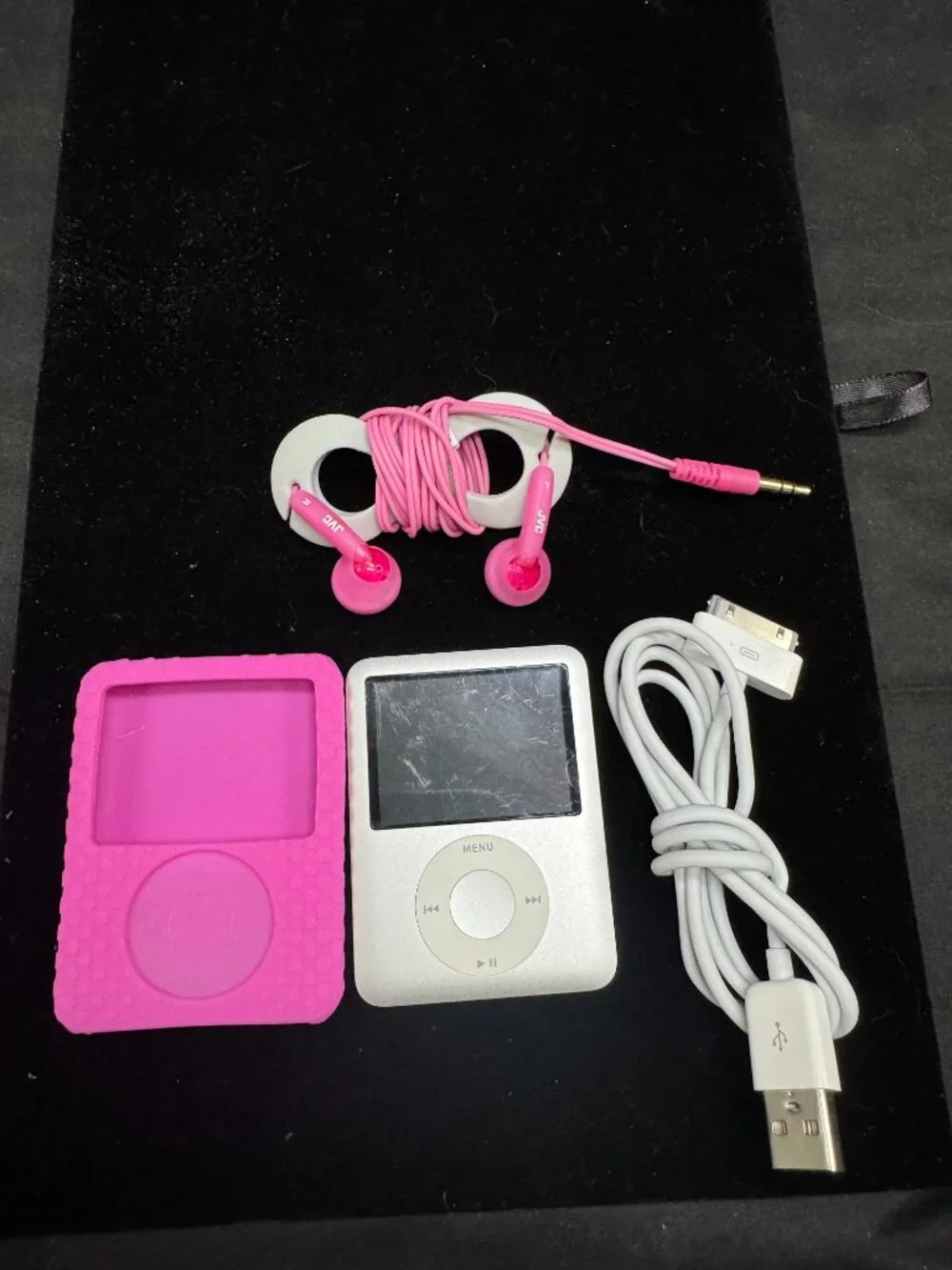 IPod Nano 3rd Generation 4gb (Bundle USB Cable/earbuds/Case) Tested Works - Picture 2 of 7